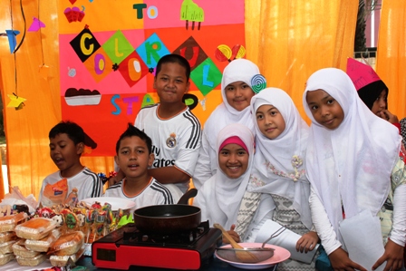 MENENGOK KREATIFITAS SISWA-I SD DAARUL QUR’AN INT SCHOOL DALAM “BUSINESS DAY”