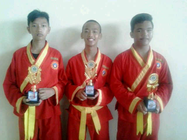 TRIO SANTRI PENDEKAR DAARUL QUR’AN RAIH JUARA