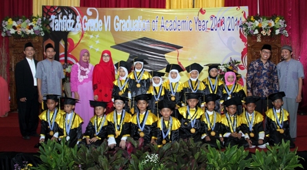 TAHFIDZ & GRADE VI GRADUATION OF ACADEMIC YEAR 2013-2014