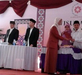 SELAMAT DAN SUKSES WISUDA SANTRI AKHIR PESANTREN TAHFIDZ DAARUL QUR’AN PUTRI CIKARANG