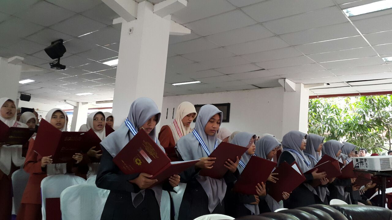 Pesantren Tahfidz Putri Daarul Quran Wisuda 89 Santri 