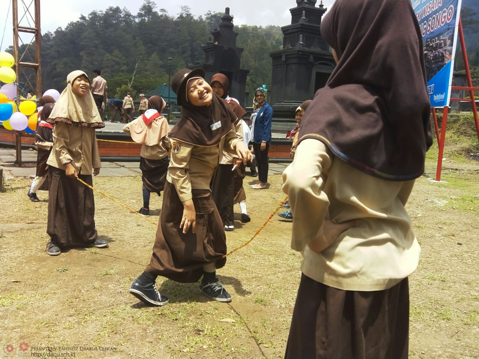 Camp Daqu School Semarang Lestarikan Permainan Tradisional