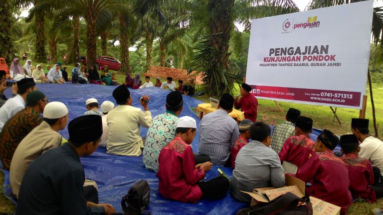 Ditengah Lapang Ponpes Daqu Jambi Gelar Pengajian