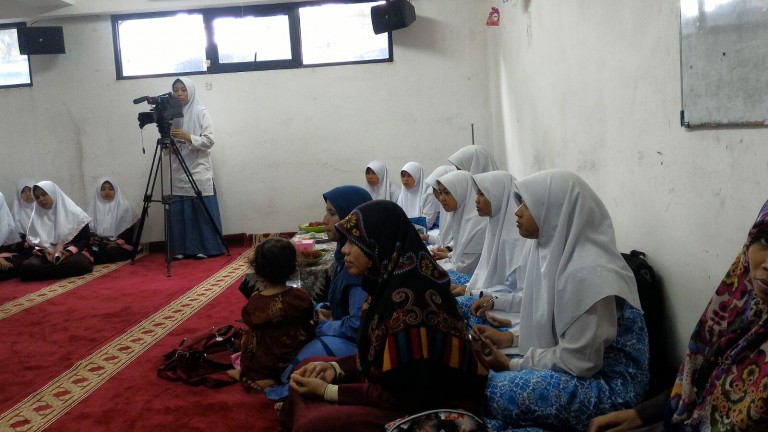 Santri Darunnajah Lakukan Kunjungan ke Pesantren Daqu Putri Cikarang