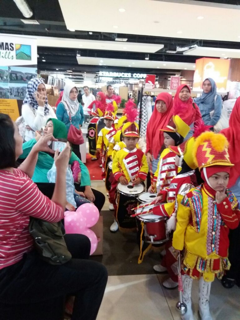 Marching Band Cilik Daarul Qur’an Hibur Pengunjung Kalibata City Square