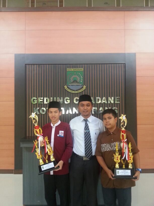 Dua Santri Juara Lomba FLS2N, Ustadz Hary Ucapkan Syukur