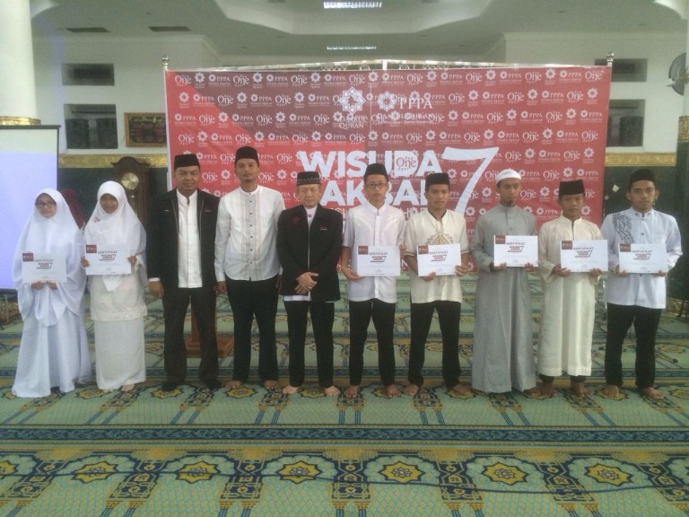 Ikuti Wisuda Akbar, Ribuan Warga Pekanbaru Padati Mesjid An-nur