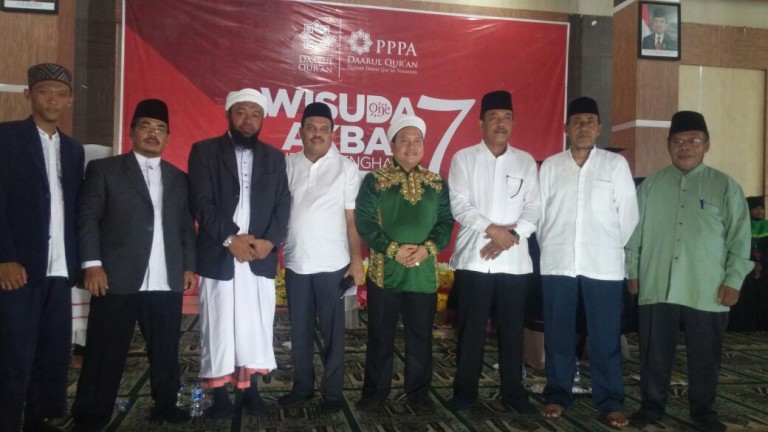 Tua – Muda Ikuti Wisuda Akbar 7 di Ambon