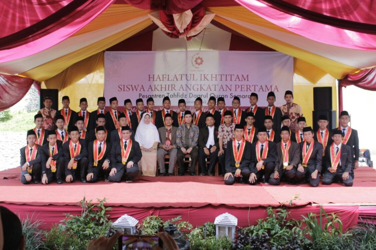 49 Santri Ikuti Wisuda SMP Daqu Ungaran Angkatan Pertama