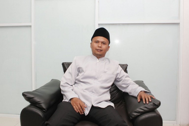 ” NIKMATNYA MEMBACA AL-QURAN “