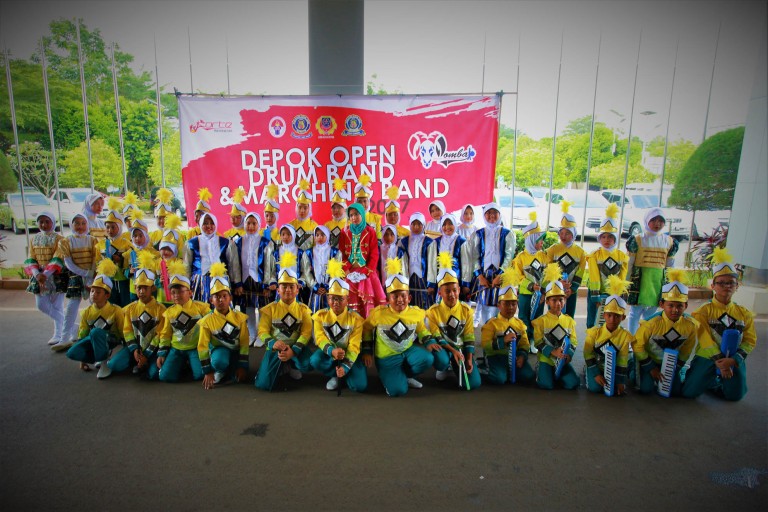 Tampil Perdana, MB SD Daqu Raih Juara Drum Band