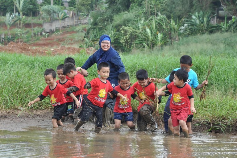 Outbound Ceria di Hari Guru