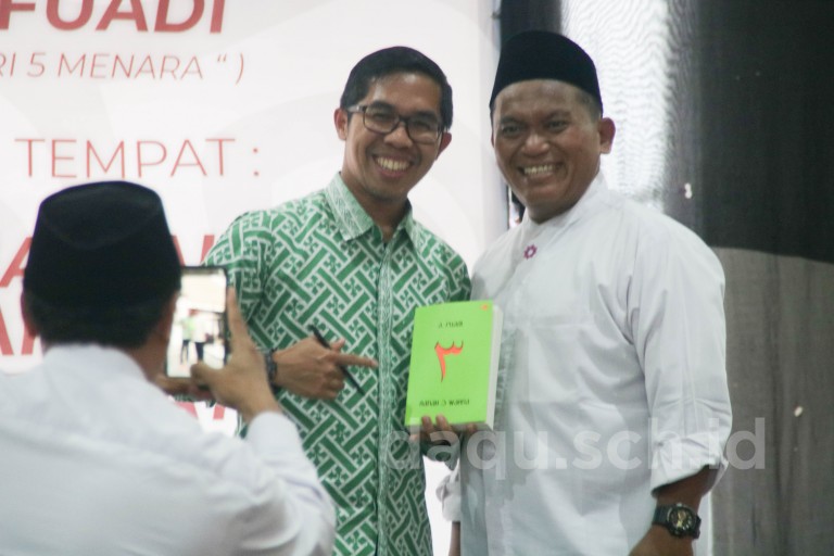 Ahmad Fuadi dan Buku