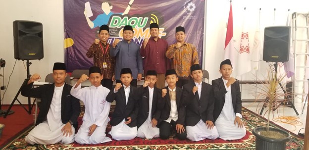 Kendala Sinyal Tak Halangi Santri Pesantren Daqu Jambi Untuk Berprestasi