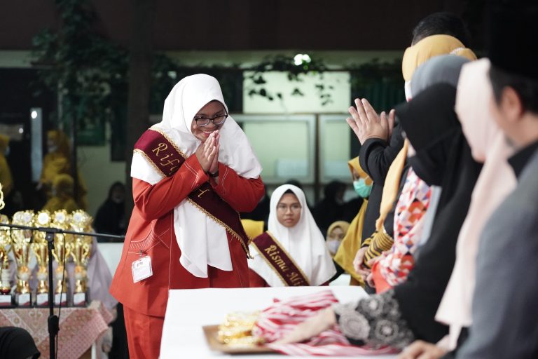 Wisuda Purna Pesantren Daqu Putri Cikarang, Maknai dengan Rasa Optimis dan Bangga