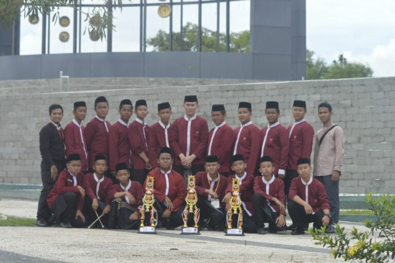 Marching Band Pesantren Daqu Lampung Raih Tiga Piala Kompetisi Tingkat Kabupaten