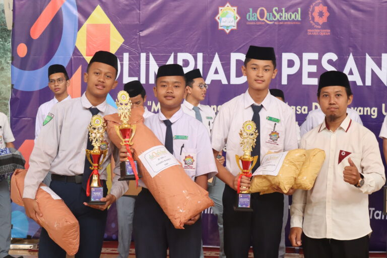 Penyerahan Piala Olimpiade Pesantren : Garis Awal Santri Jadi Sosok Penting nan Bermanfaat