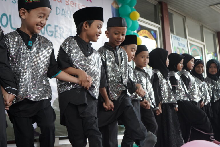 Jalin Silaturrahmi Sambil Nabung Pahala, KB-TK Daqu Tangerang Gelar Ifthar Jama’i dan Baksos